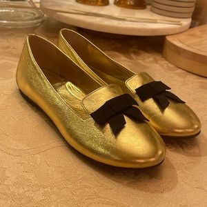 Gold Burberry girls shoes 😍
